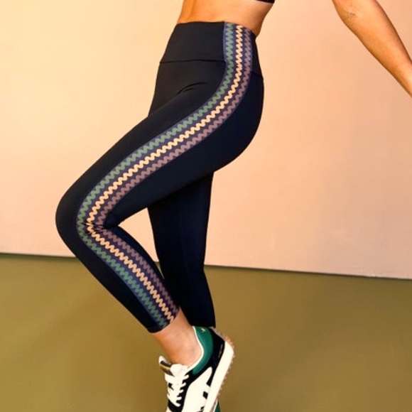 SSYS Neutral Ric Rac Inset Compression Black Leggings - Picture 1 of 4